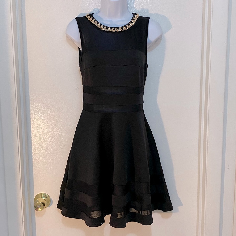 Windsor Fabulous dress! Sleek, classy, sexy, compliments your body🖤 M  NWOT